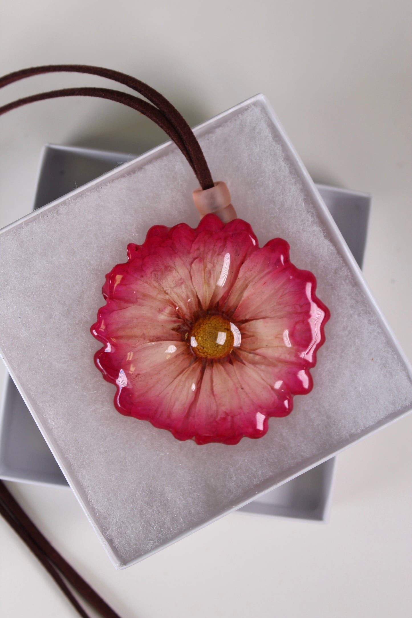 Real Flower Medium Pink/White Chrysanthemum Necklace