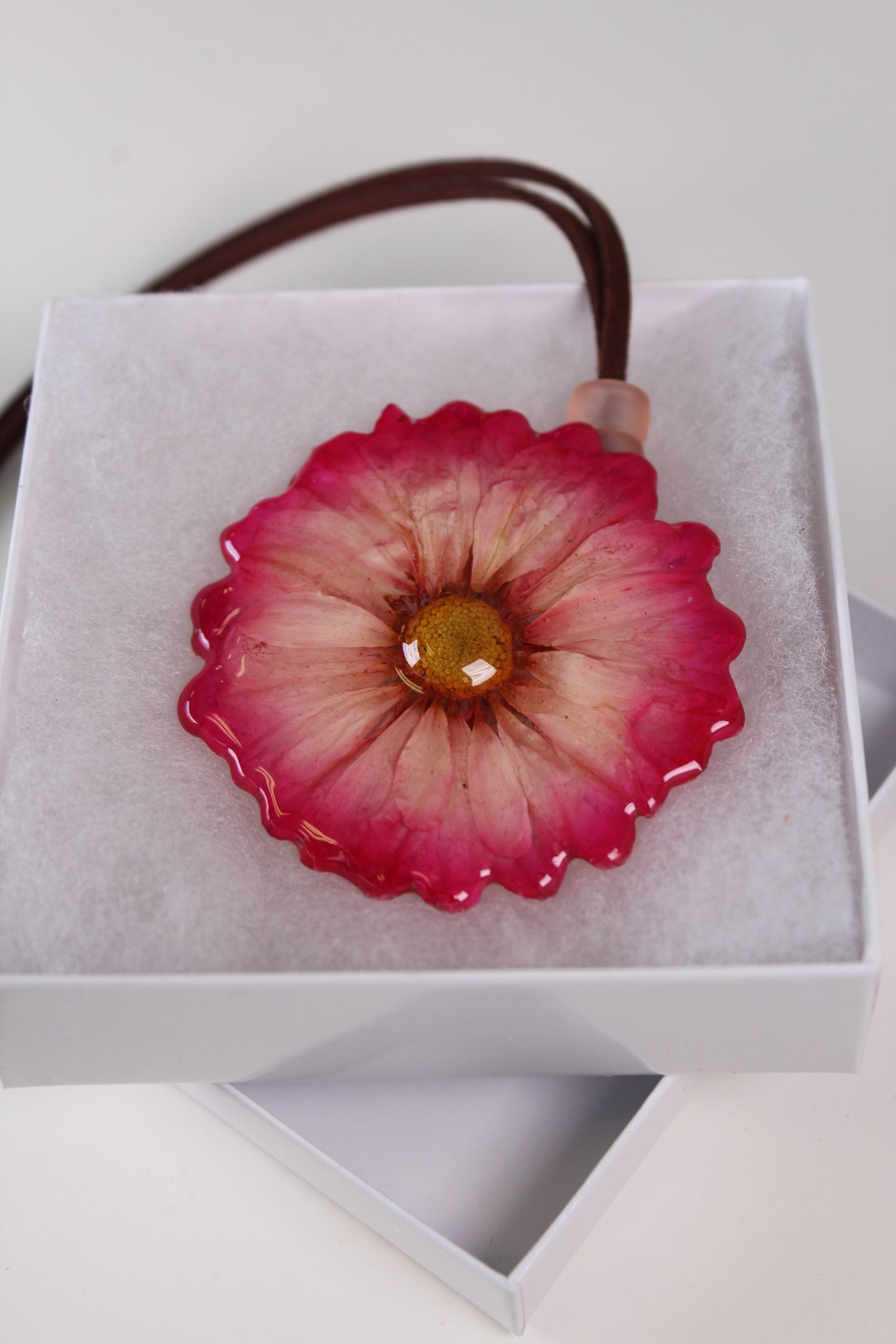 Real Flower Medium Pink/White Chrysanthemum Necklace