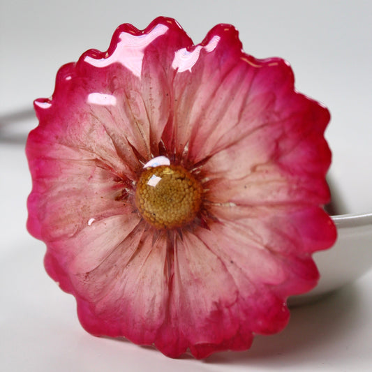 Real Flower Medium Pink/White Chrysanthemum Necklace